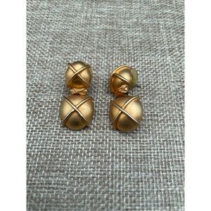 Vintage Signed Carolee Matte goldtone 1.25” Retro Pierced Dangle Earrings Hinged